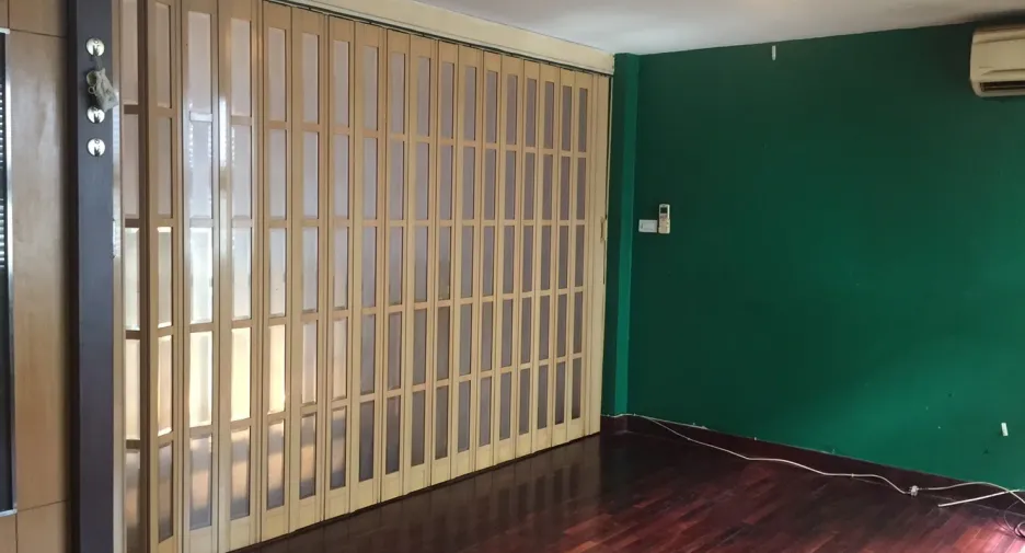 For rent 3 ベッドルーム townhouse in Phra Khanong, Bangkok