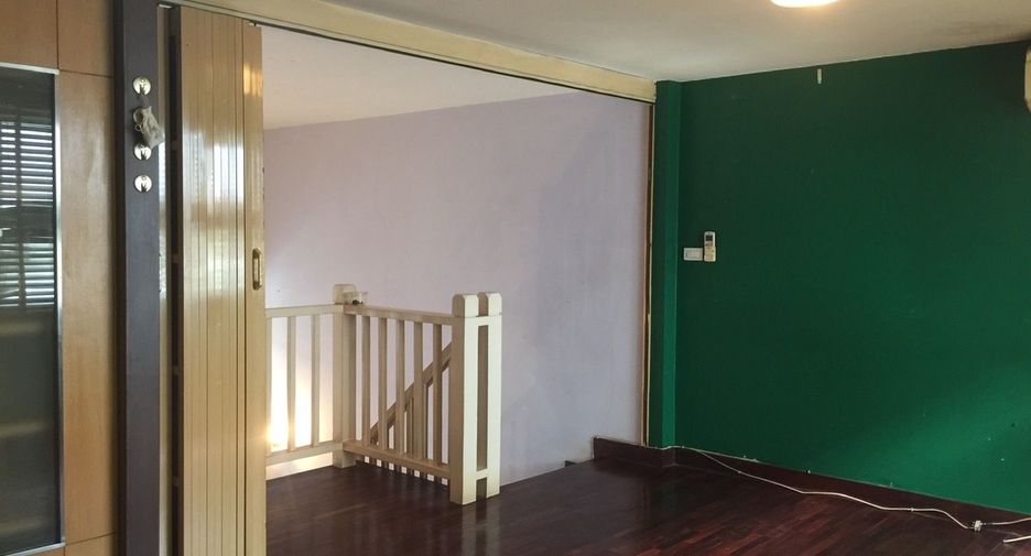 Reihenhaus zur Miete mit 3 Zimmer in Phra Khanong, Bangkok