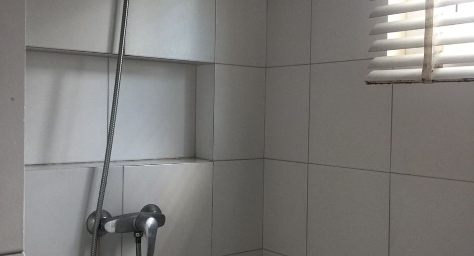 For rent 3 ベッドルーム townhouse in Phra Khanong, Bangkok