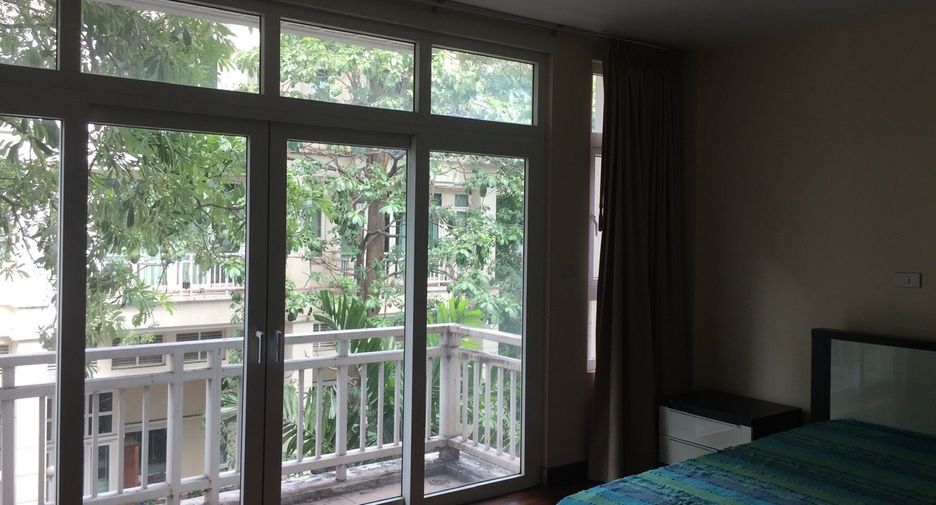 For rent 3 ベッドルーム townhouse in Phra Khanong, Bangkok