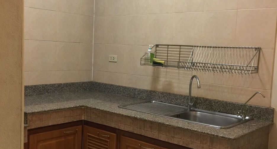 Reihenhaus zur Miete mit 3 Zimmer in Phra Khanong, Bangkok