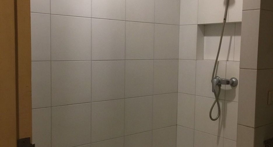 For rent 3 ベッドルーム townhouse in Phra Khanong, Bangkok