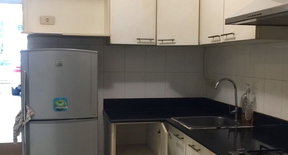 For rent 3 ベッドルーム townhouse in Phra Khanong, Bangkok