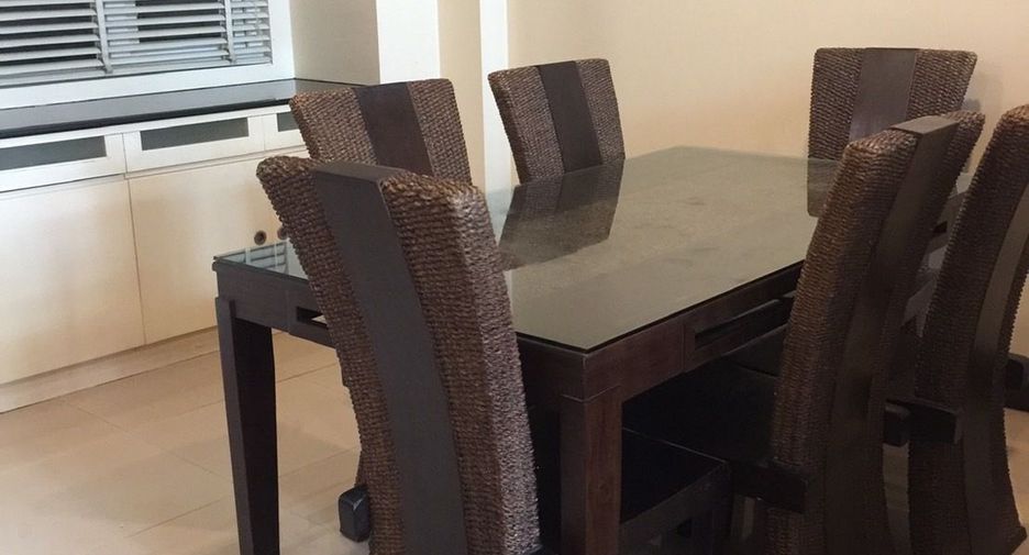 For rent 3 ベッドルーム townhouse in Phra Khanong, Bangkok