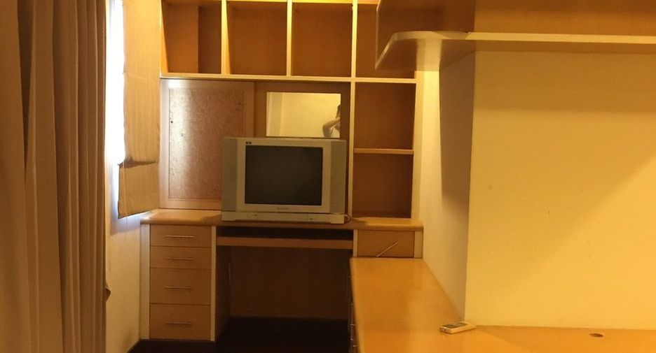 For rent 3 ベッドルーム townhouse in Phra Khanong, Bangkok