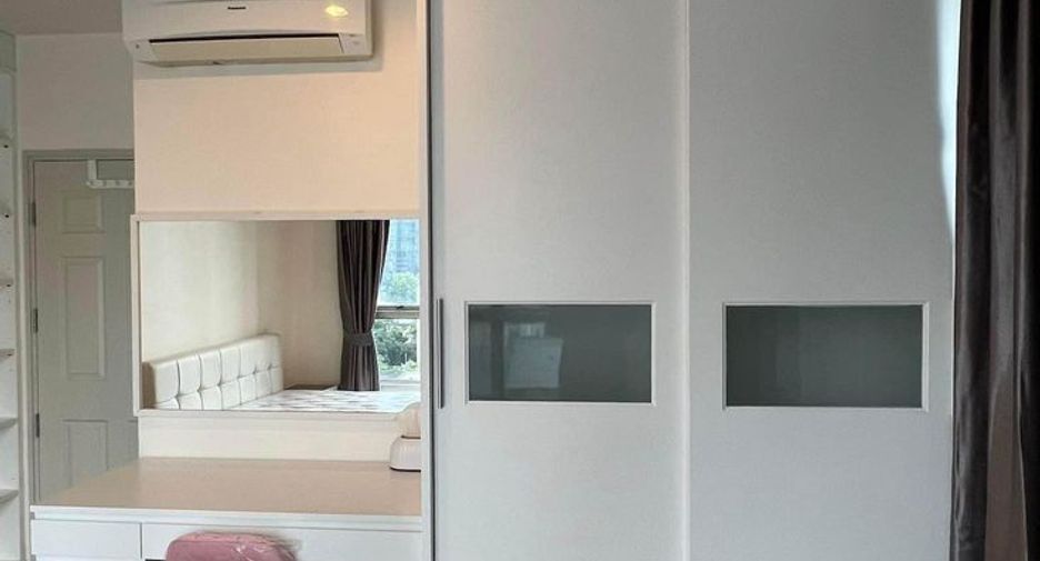 For rent 2 bedrooms condo in Sathon, Bangkok