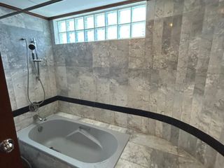 For rent 2 bedrooms apartment in Watthana, Bangkok