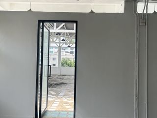 出租 1 卧室 商业空间 在 Bang Rak, 曼谷