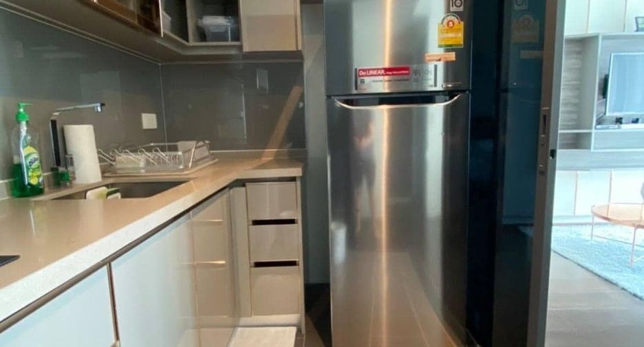 For rent 2 bedrooms condo in Watthana, Bangkok