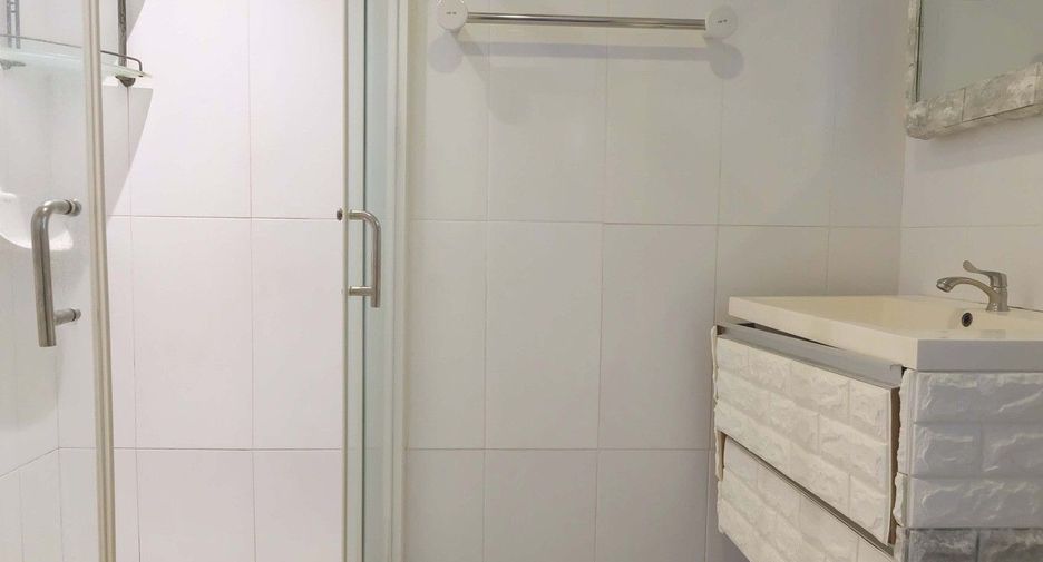 For rent 2 bedrooms condo in Phra Khanong, Bangkok