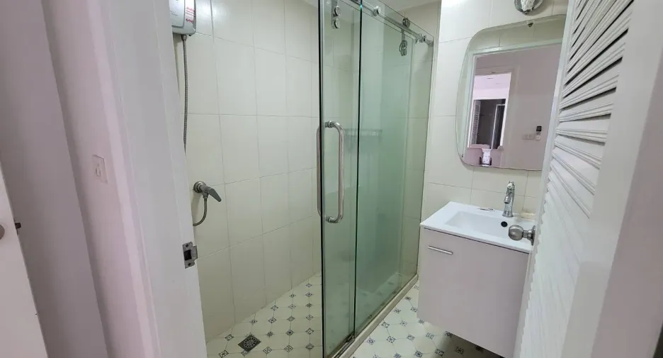 Condo en alquiler de 3 habitaciones en Watthana, Bangkok