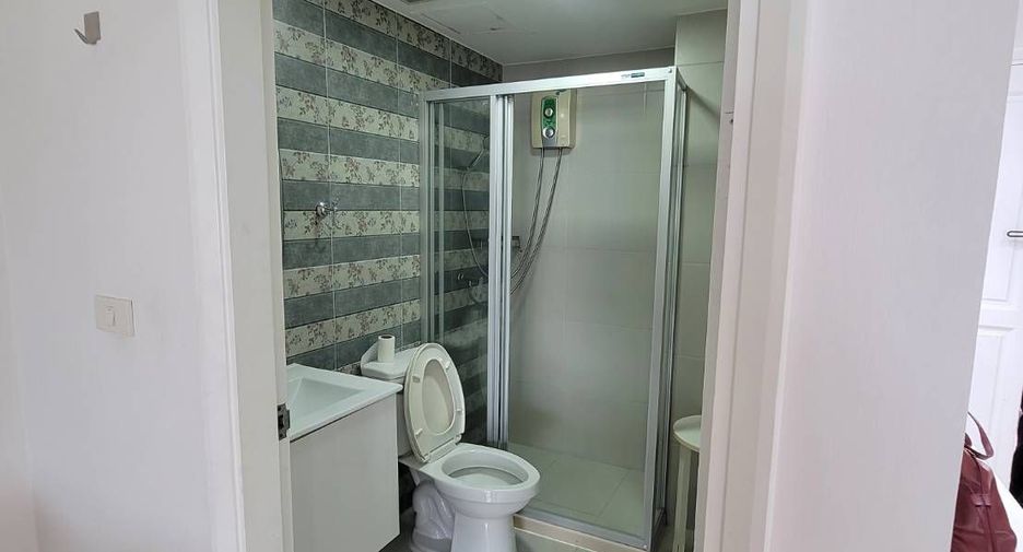 Condo en alquiler de 3 habitaciones en Watthana, Bangkok