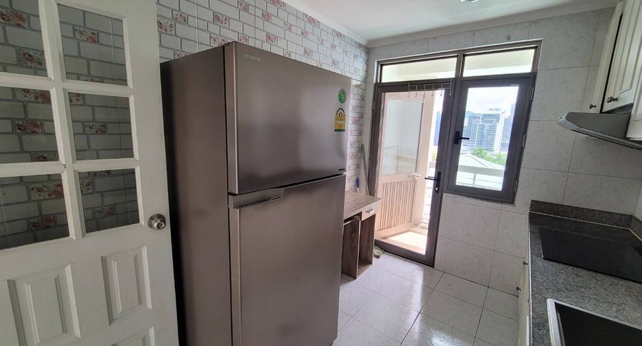 Condo en alquiler de 3 habitaciones en Watthana, Bangkok