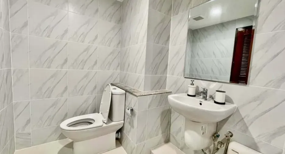 For rent 1 bed condo in Watthana, Bangkok