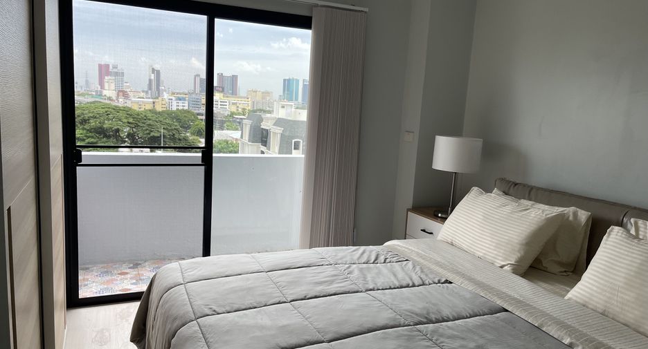 For rent 3 bedrooms condo in Huai Khwang, Bangkok