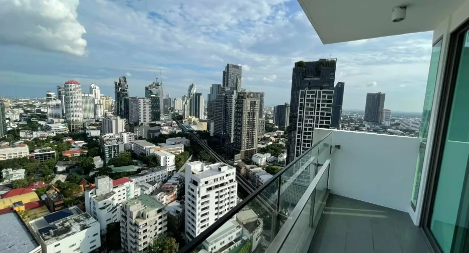 For rent 3 bedrooms condo in Khlong Toei, Bangkok