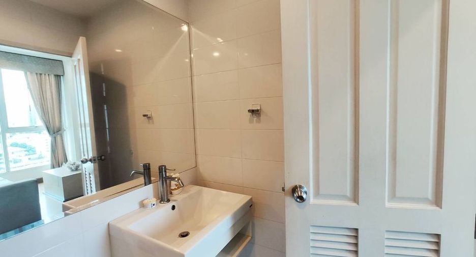 For rent 1 bed condo in Yan Nawa, Bangkok