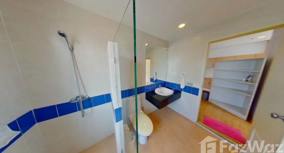 For rent 2 bedrooms condo in Bang Rak, Bangkok