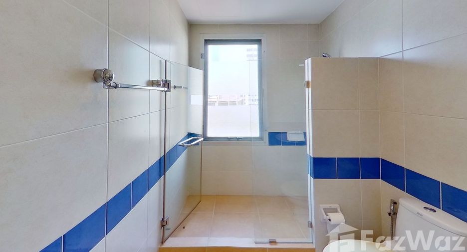 For rent 2 bedrooms condo in Bang Rak, Bangkok