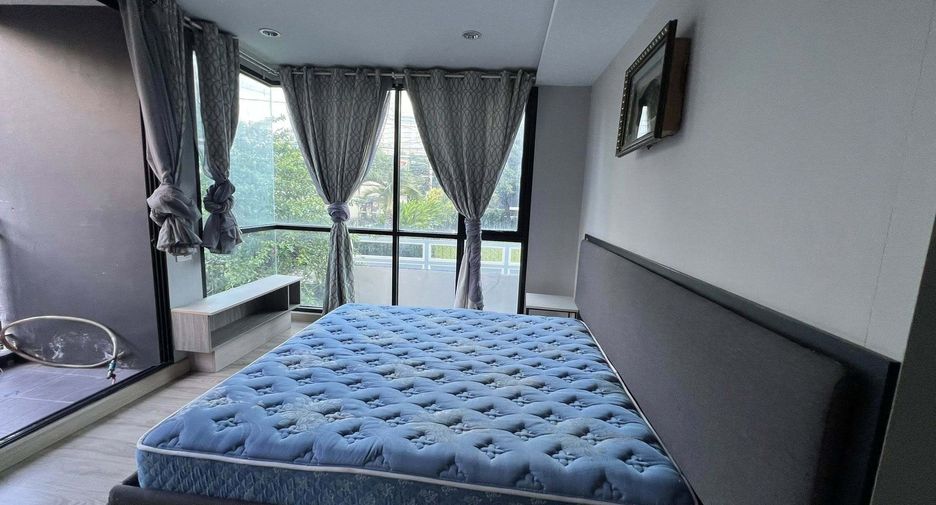 For rent 2 bedrooms condo in Din Daeng, Bangkok