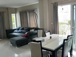 Haus zur Miete mit 3 Zimmer in Bang Kapi, Bangkok