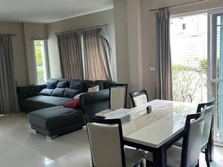 For rent 3 bedrooms house in Bang Kapi, Bangkok