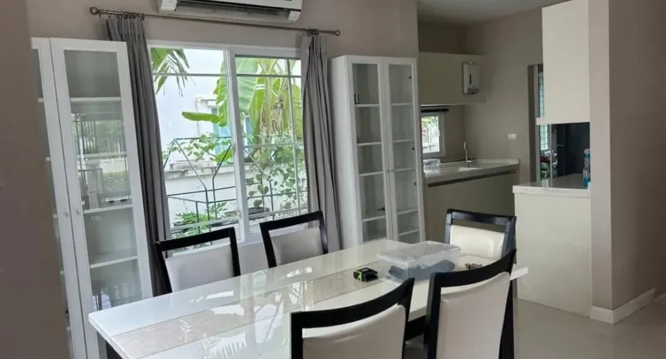 For rent 3 bedrooms house in Bang Kapi, Bangkok