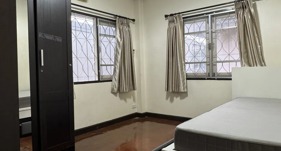 Casa en alquiler de 3 habitaciones en Lat Krabang, Bangkok