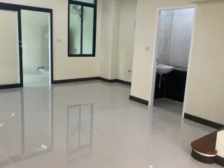 For rent 3 bedrooms townhouse in Bang Na, Bangkok