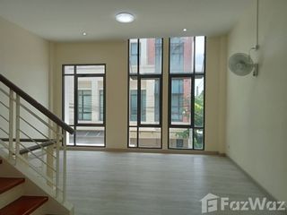 For rent 3 bedrooms townhouse in Bang Na, Bangkok