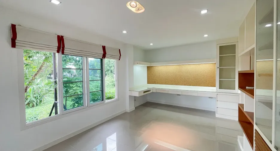 À louer 4 chambres maison à Phasi Charoen, Bangkok