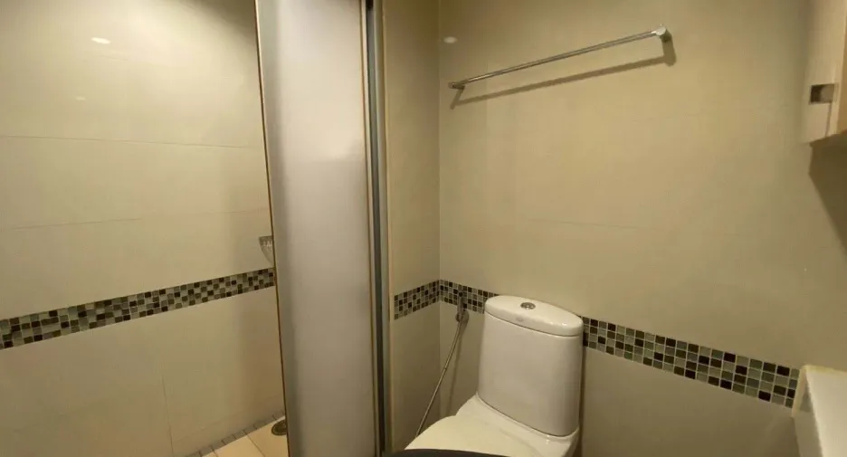 For rent 2 bedrooms condo in Yan Nawa, Bangkok