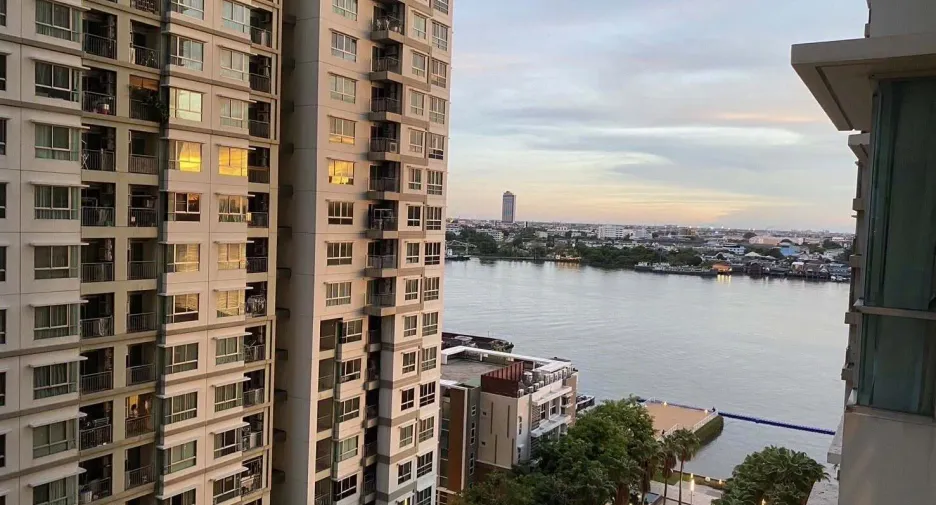 For rent 2 bedrooms condo in Yan Nawa, Bangkok