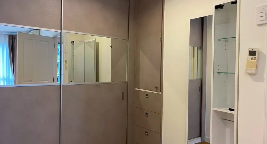 For rent 2 bedrooms condo in Yan Nawa, Bangkok