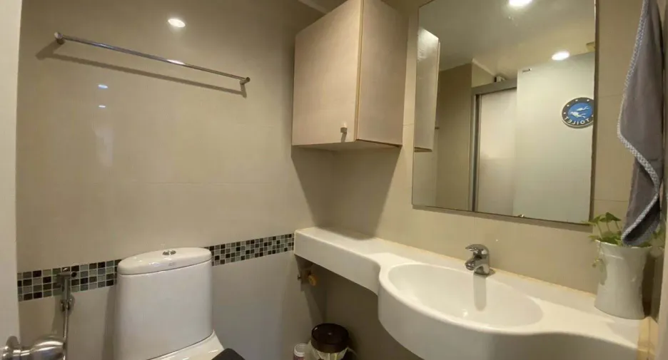 For rent 2 bedrooms condo in Yan Nawa, Bangkok