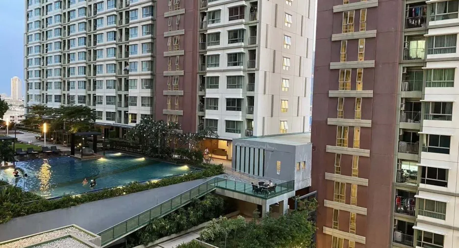 For rent 2 bedrooms condo in Yan Nawa, Bangkok