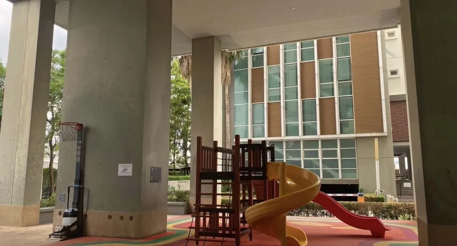 For rent 2 bedrooms condo in Yan Nawa, Bangkok