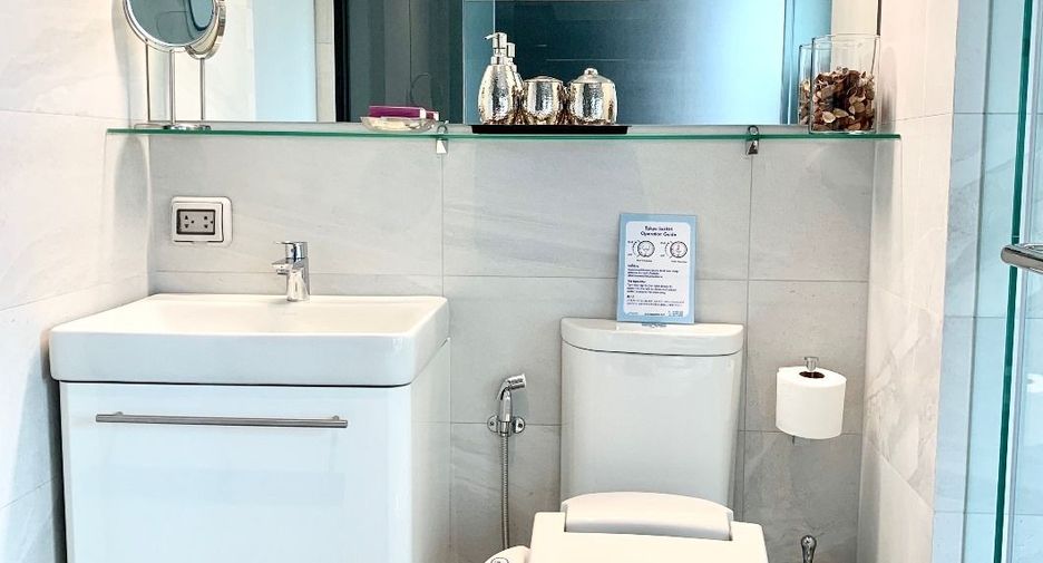 For rent 2 bedrooms condo in Watthana, Bangkok