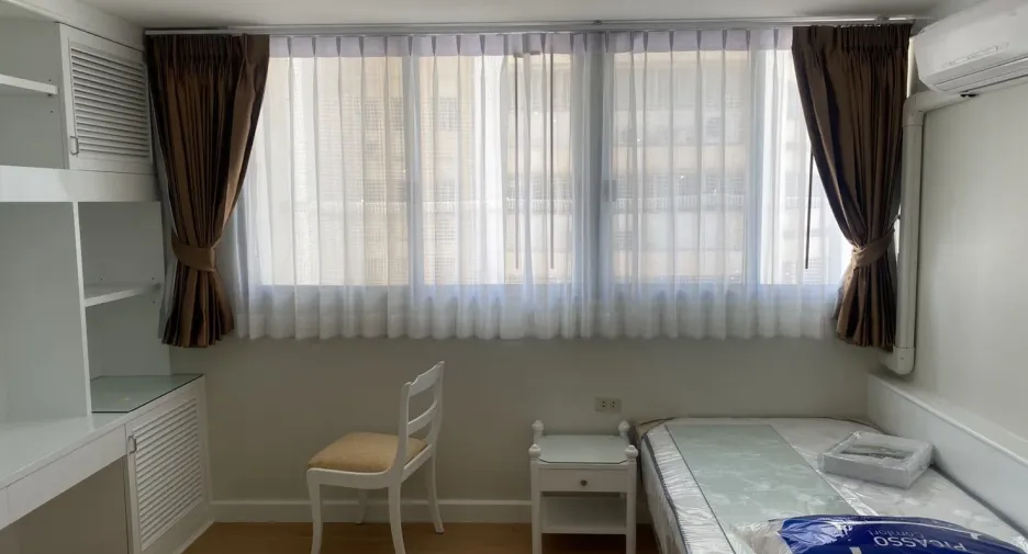 For rent 4 bedrooms condo in Watthana, Bangkok
