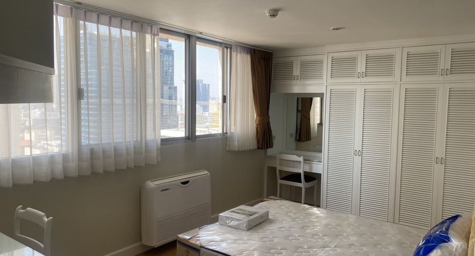For rent 4 bedrooms condo in Watthana, Bangkok