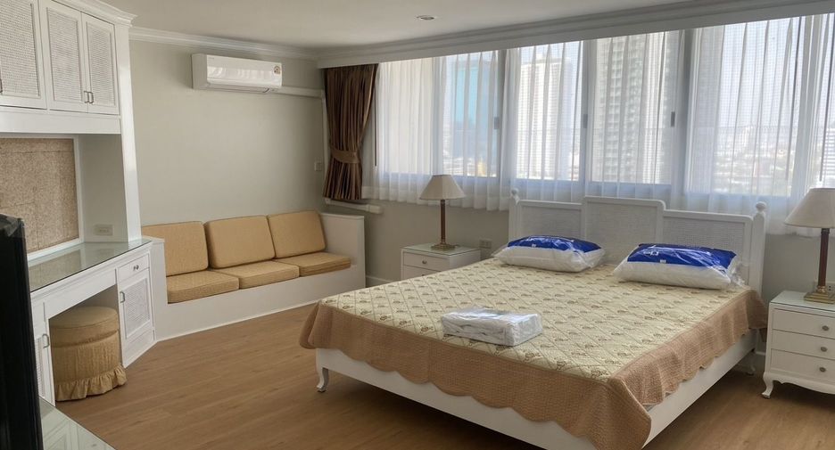 For rent 4 bedrooms condo in Watthana, Bangkok