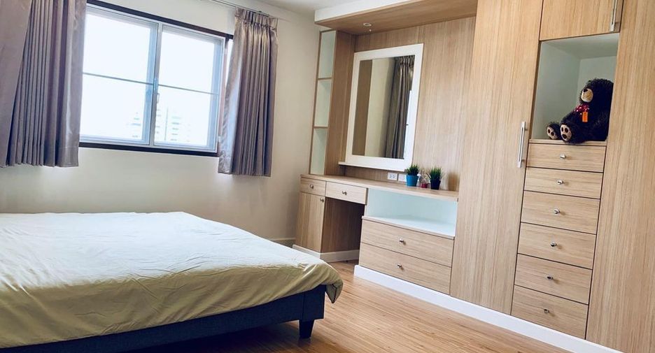 For rent 2 bedrooms condo in Watthana, Bangkok