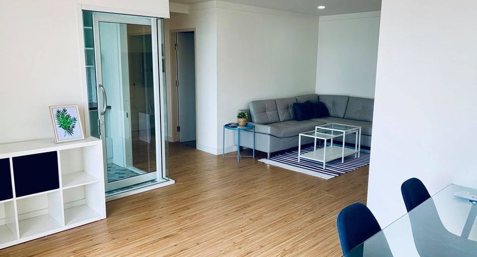 For rent 2 bedrooms condo in Watthana, Bangkok