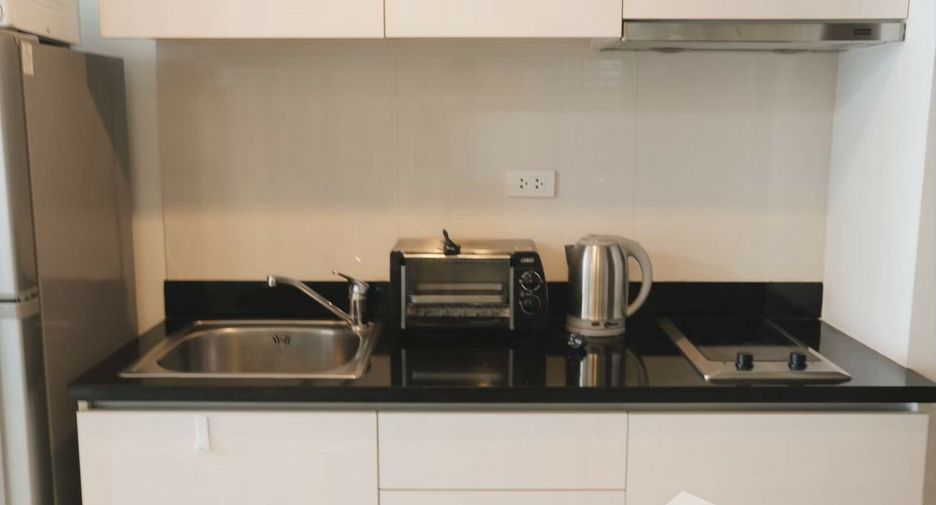 À louer studio condo à Pathum Wan, Bangkok