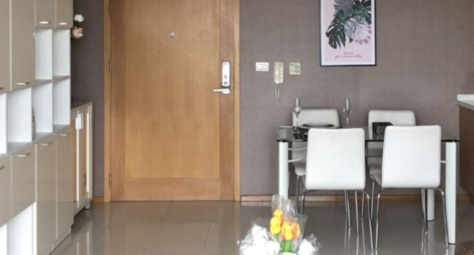 For rent 4 bedrooms condo in Sathon, Bangkok