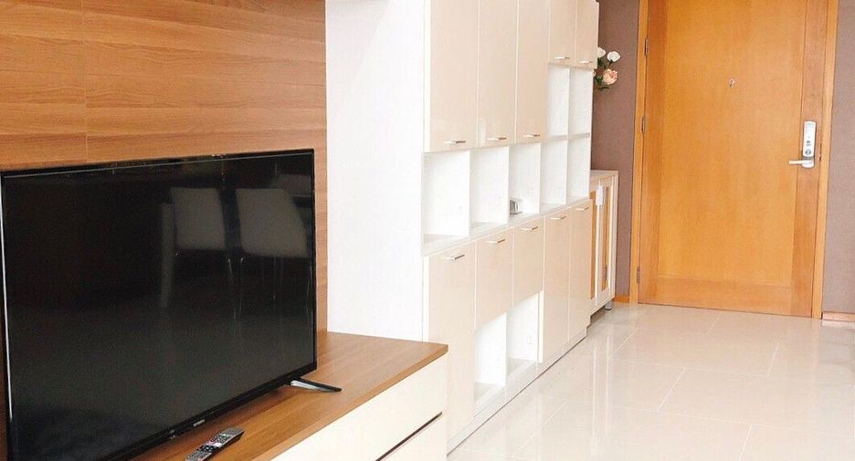 For rent 4 bedrooms condo in Sathon, Bangkok