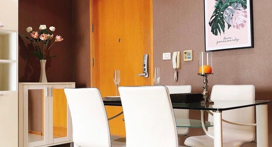 For rent 4 bedrooms condo in Sathon, Bangkok