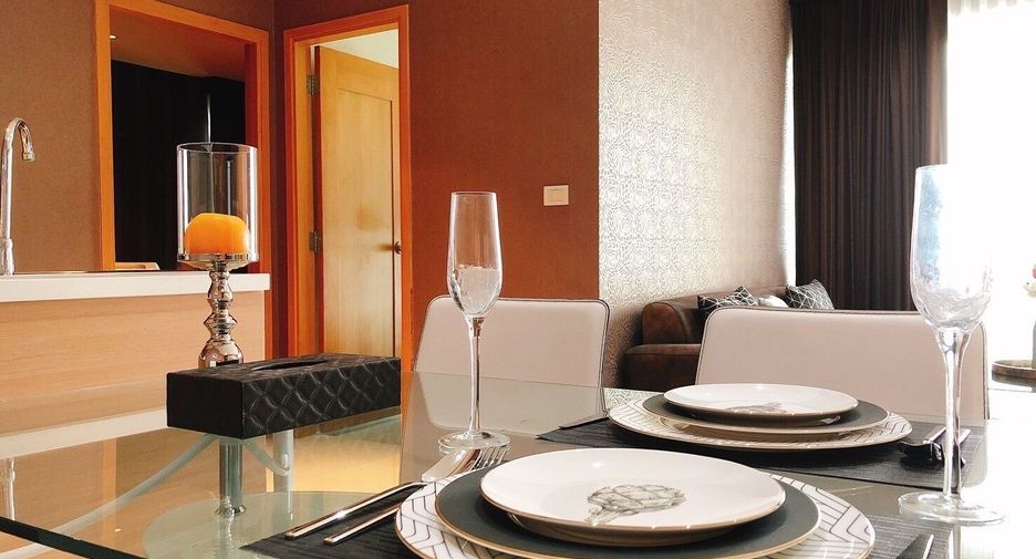 For rent 4 bedrooms condo in Sathon, Bangkok