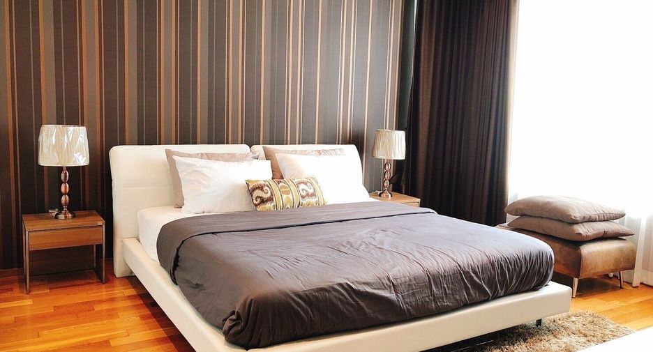 For rent 4 bedrooms condo in Sathon, Bangkok
