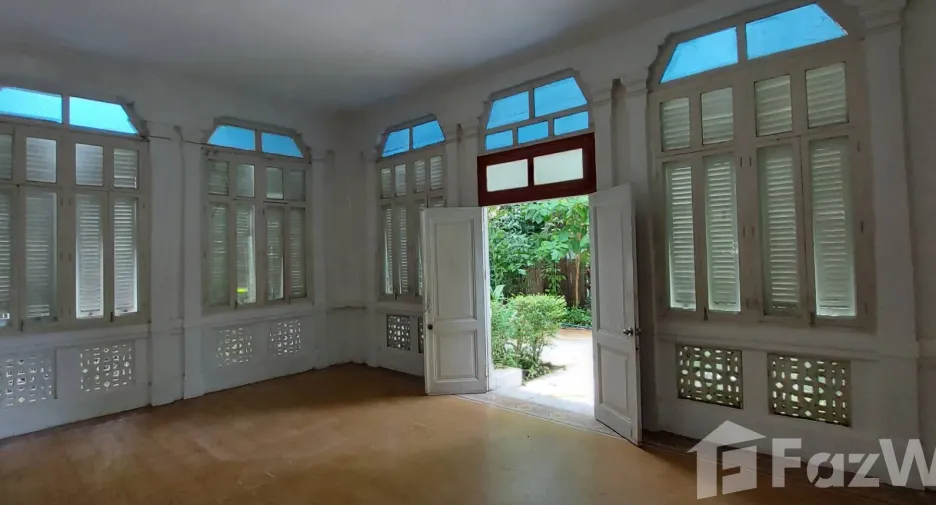 For rent 8 bedrooms house in Pathum Wan, Bangkok
